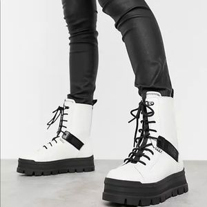 Brand new Sheena white ugg boots-sold out everywhere